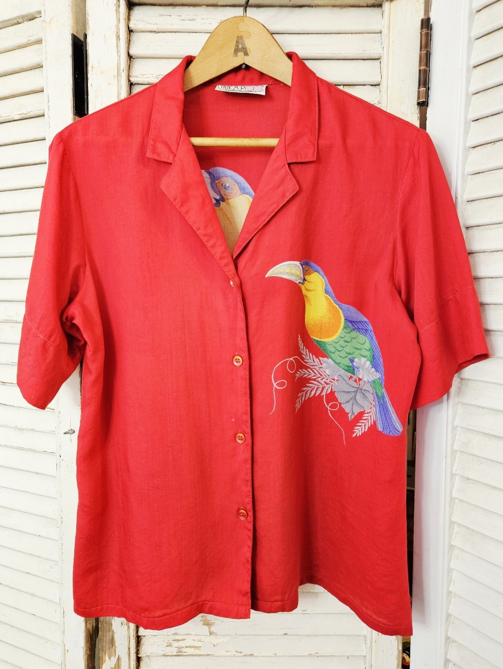 Vintage 90s Hukapoo Hawaiian Vibrant Red Toucan Print Rayon Shirt Small/Medium